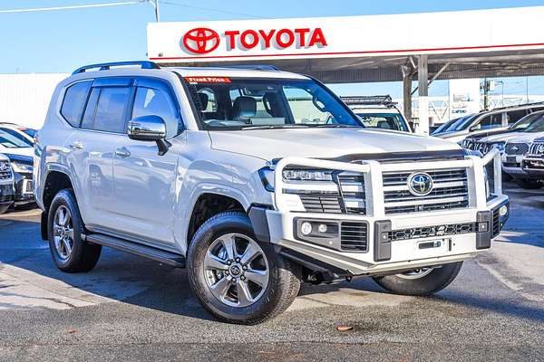 2023 Toyota Landcruiser Sahara FJA300R
