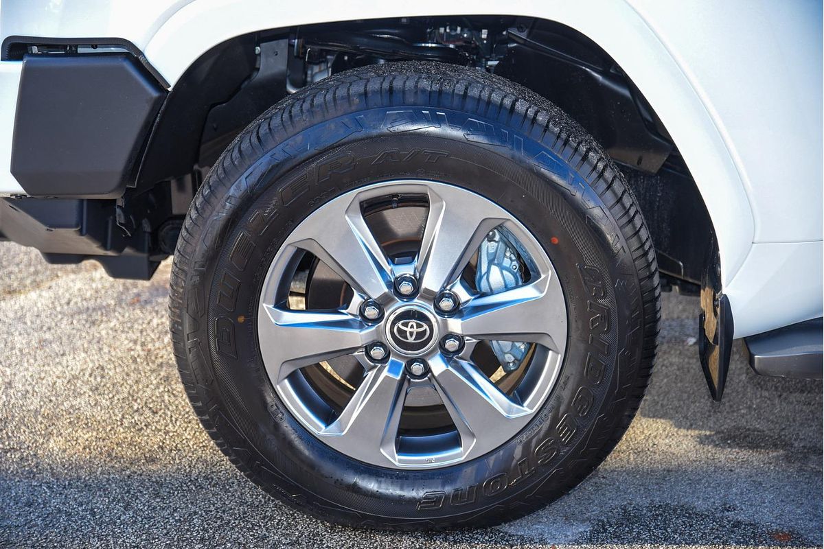 2023 Toyota Landcruiser Sahara FJA300R