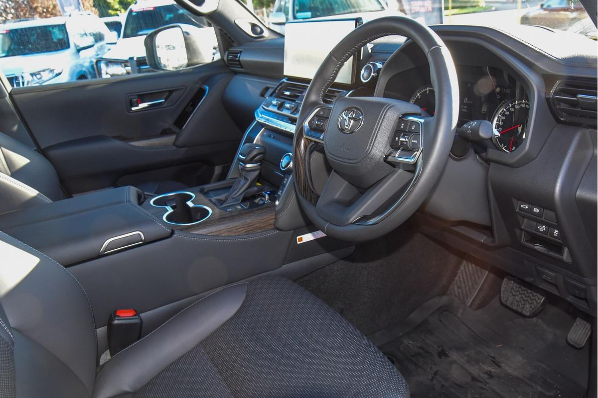 2023 Toyota Landcruiser Sahara FJA300R