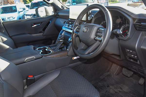 2023 Toyota Landcruiser Sahara FJA300R