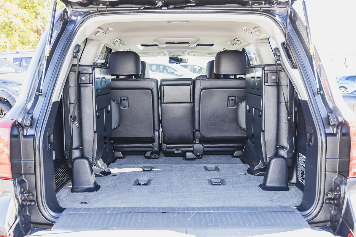 2013 Toyota Landcruiser Sahara VDJ200R
