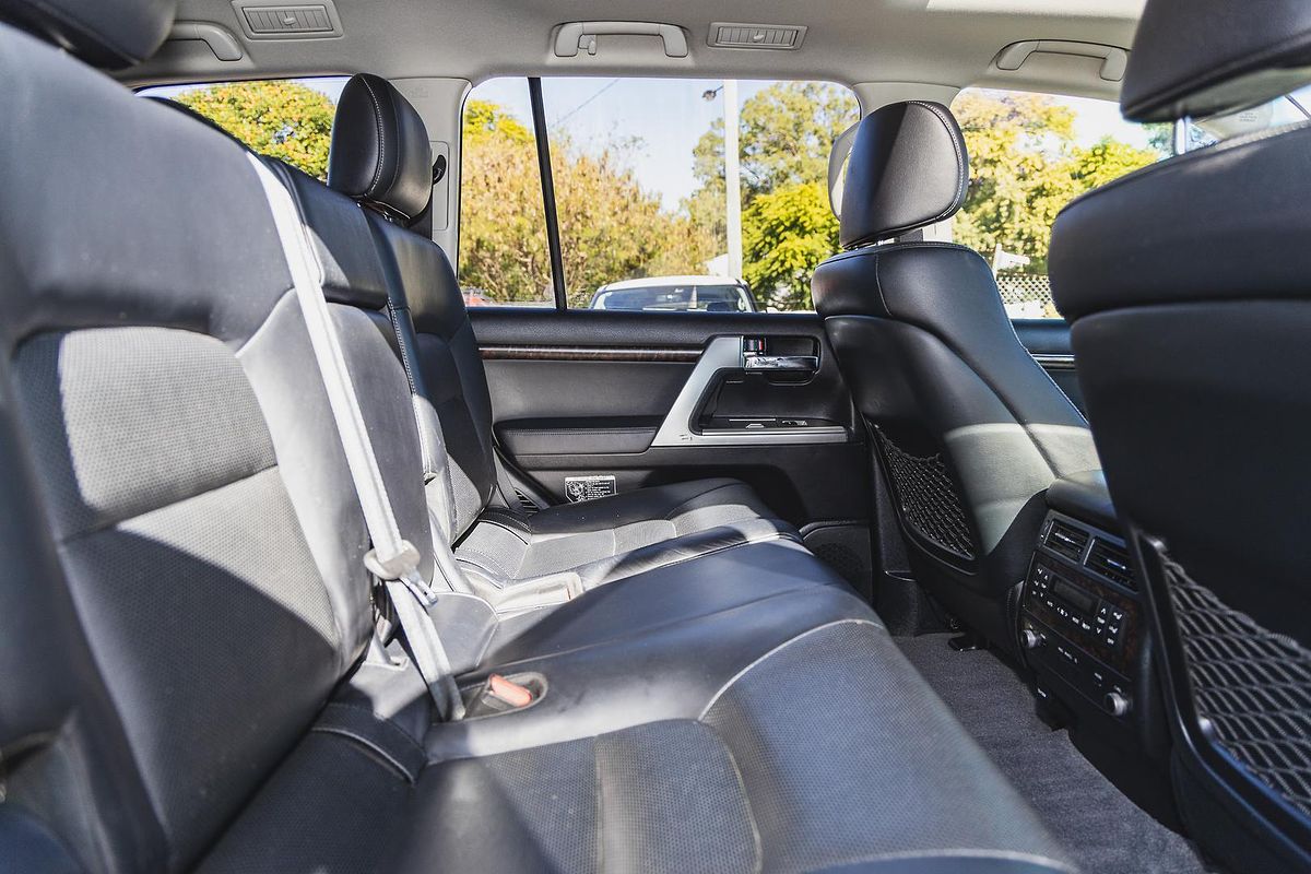 2013 Toyota Landcruiser Sahara VDJ200R