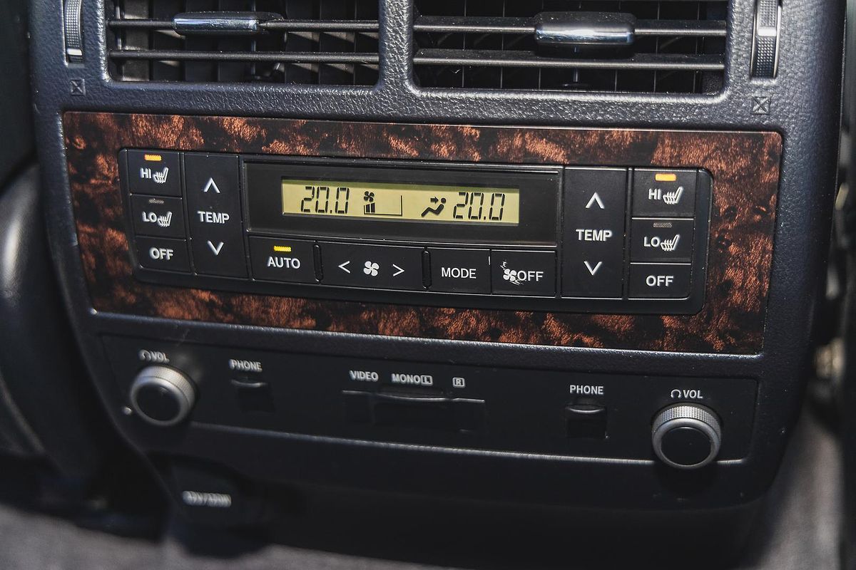 2013 Toyota Landcruiser Sahara VDJ200R