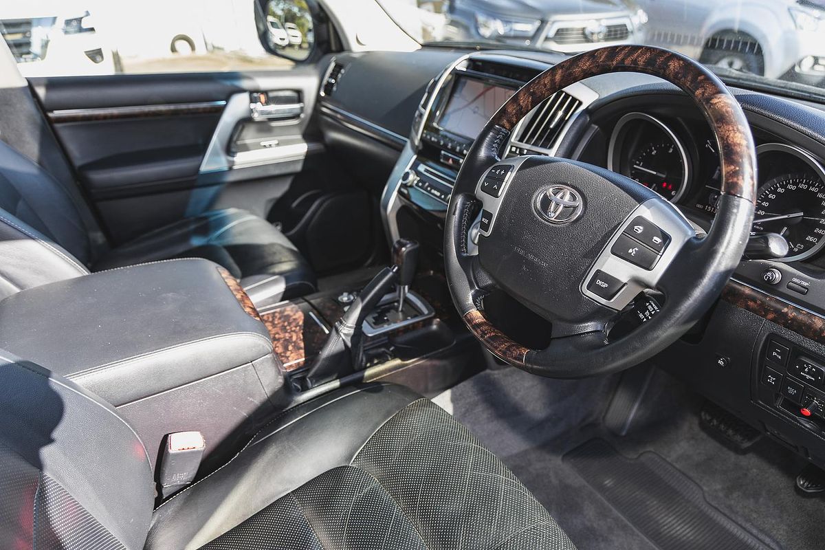 2013 Toyota Landcruiser Sahara VDJ200R