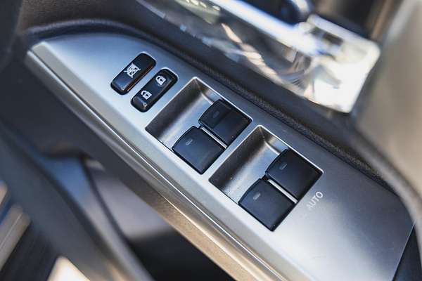 2013 Toyota Landcruiser Sahara VDJ200R