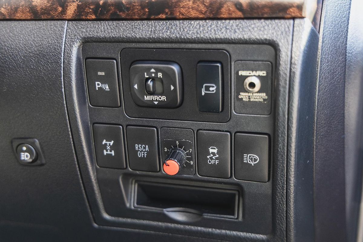 2013 Toyota Landcruiser Sahara VDJ200R