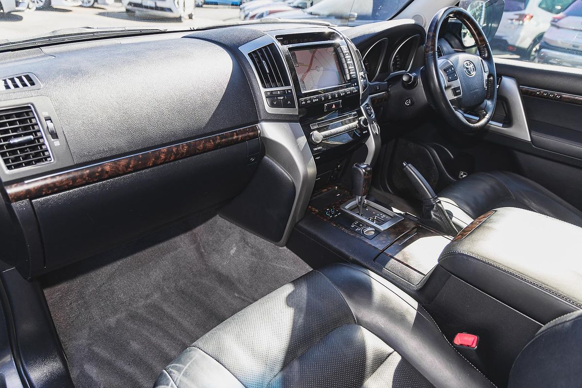 2013 Toyota Landcruiser Sahara VDJ200R