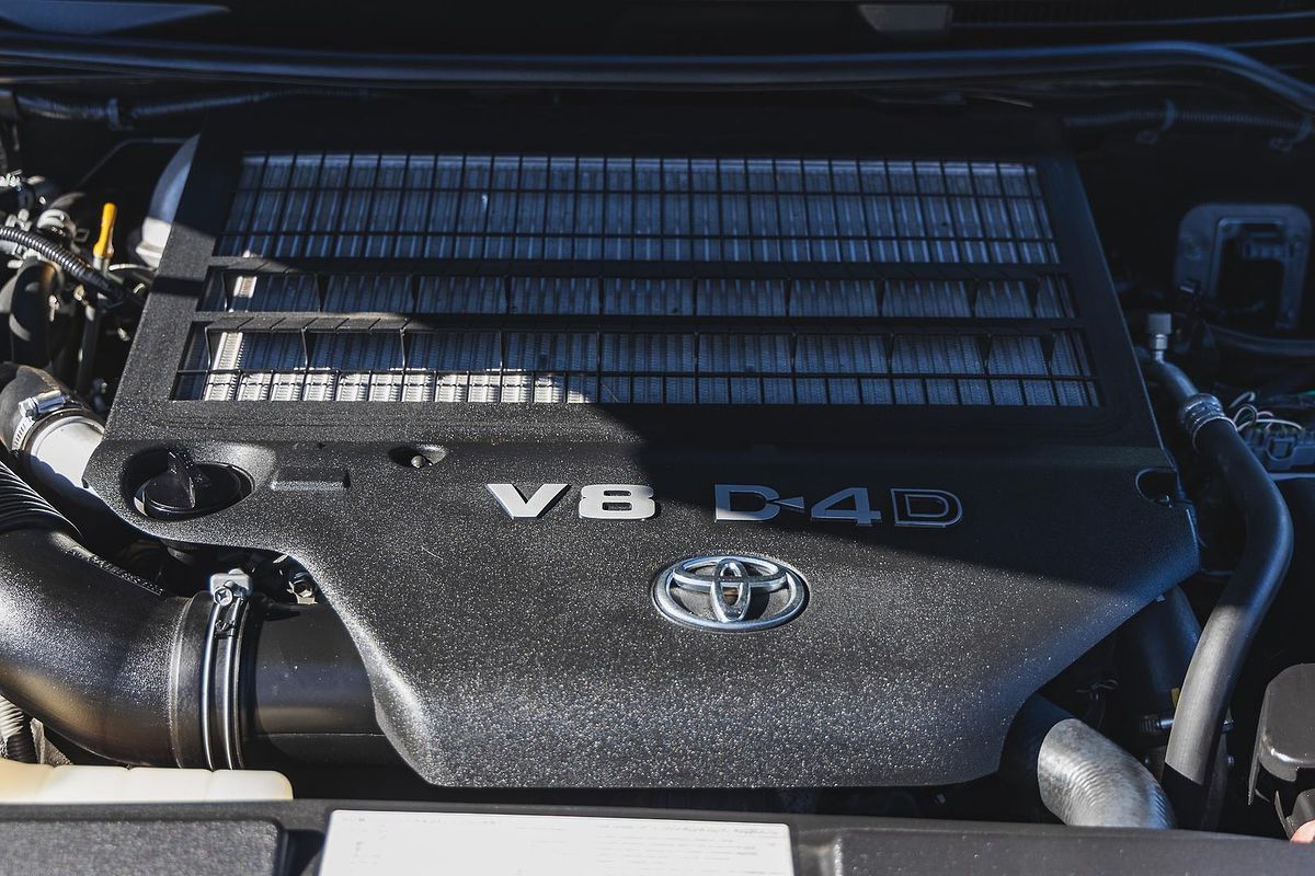 2013 Toyota Landcruiser Sahara VDJ200R