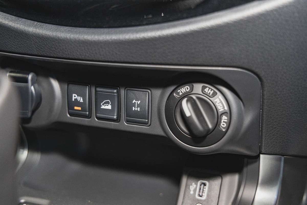 2024 Nissan Navara ST D23 4X4