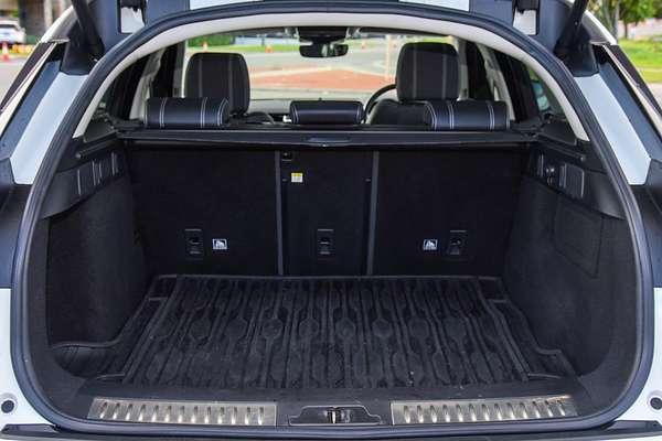2018 Land Rover Range Rover Velar D240 SE L560