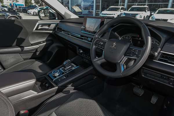 2024 Mitsubishi Outlander ES ZM