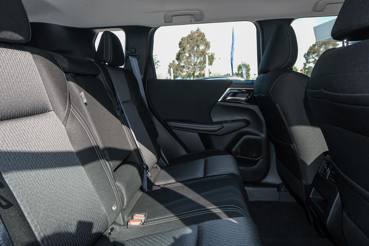 2024 Mitsubishi Outlander ES ZM
