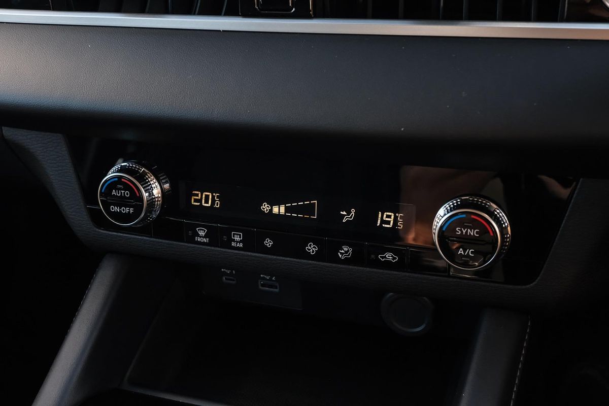 2024 Mitsubishi Outlander ES ZM