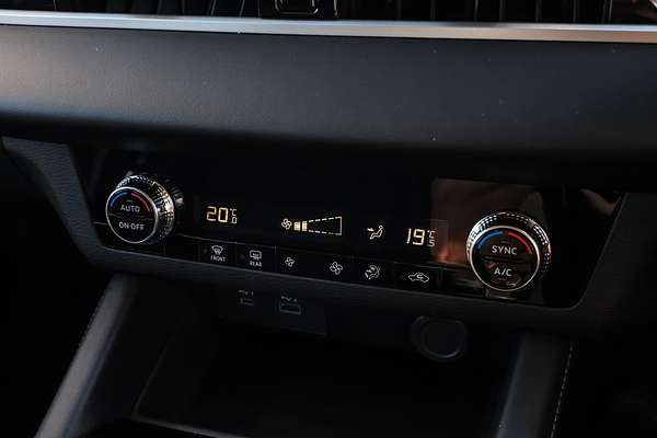 2024 Mitsubishi Outlander ES ZM
