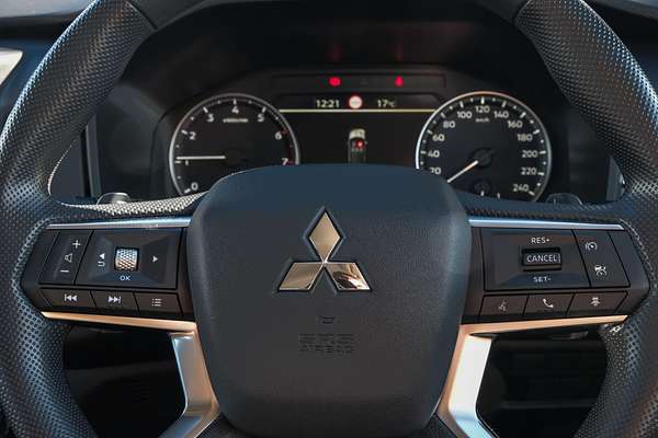 2024 Mitsubishi Outlander ES ZM