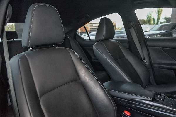 2021 Lexus IS IS300h Luxury AVE30R