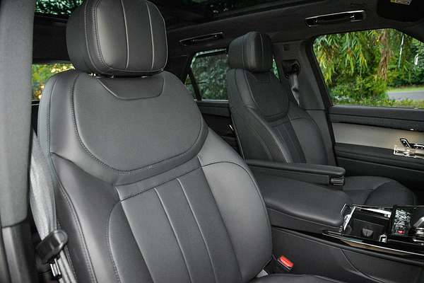 2025 Land Rover Range Rover Sport D300 Dynamic SE L461