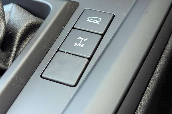 2025 Isuzu D-MAX SX 4X4
