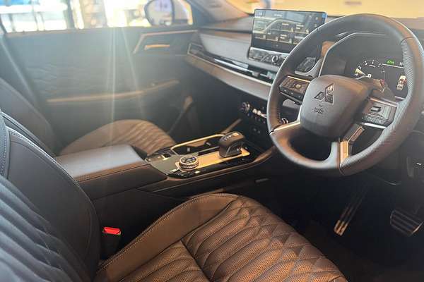 2025 Mitsubishi Outlander Exceed ZM