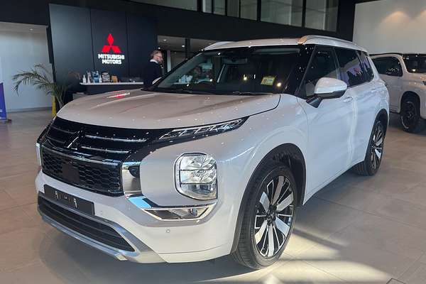 2025 Mitsubishi Outlander Exceed ZM