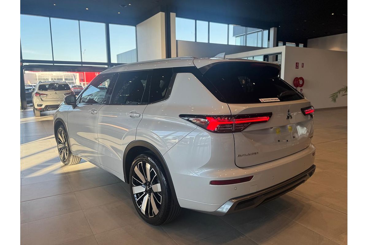2025 Mitsubishi Outlander Exceed ZM