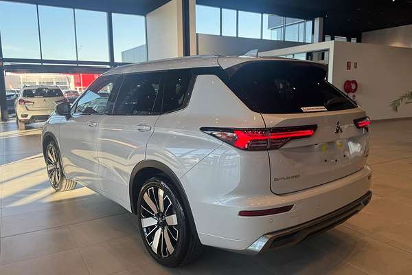 2025 Mitsubishi Outlander Exceed ZM