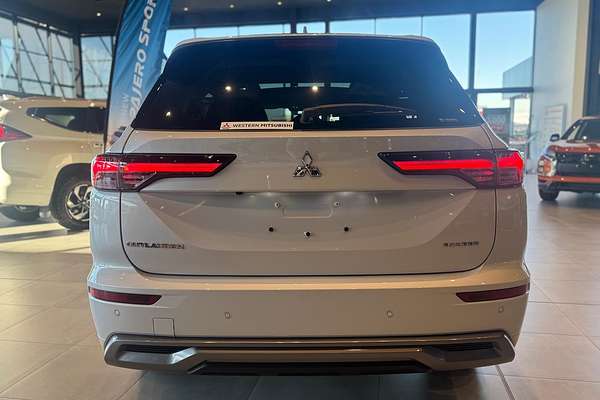 2025 Mitsubishi Outlander Exceed ZM