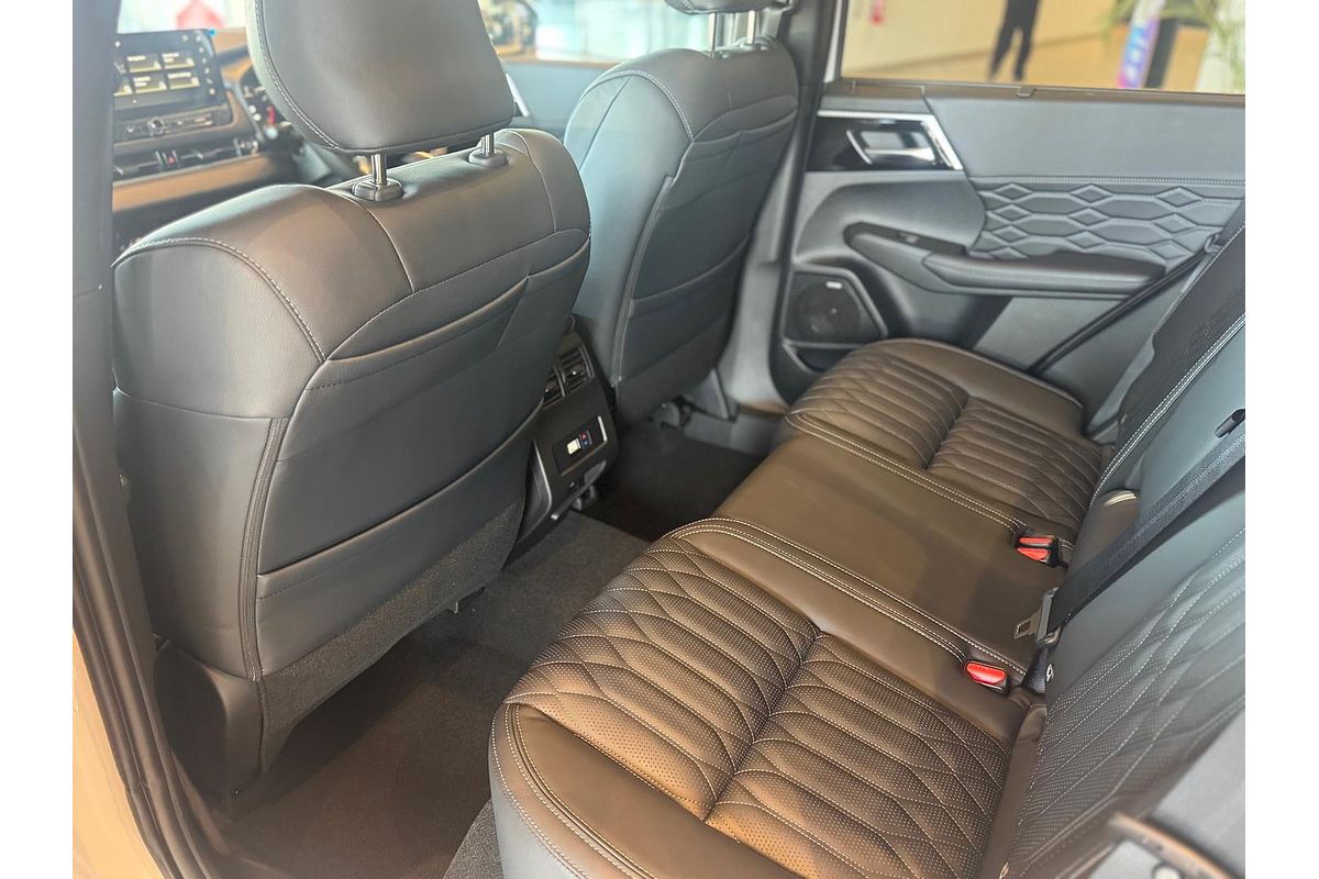 2025 Mitsubishi Outlander Exceed ZM