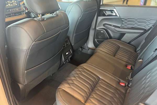 2025 Mitsubishi Outlander Exceed ZM