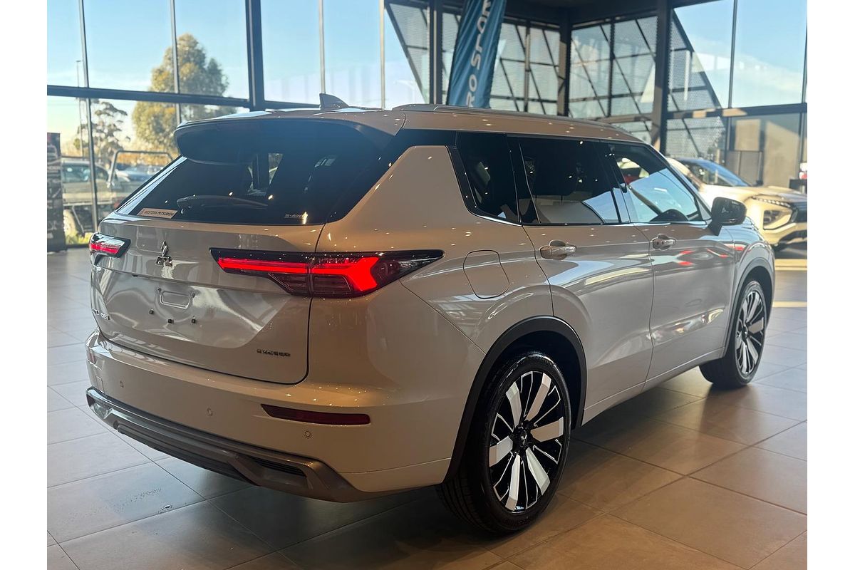 2025 Mitsubishi Outlander Exceed ZM
