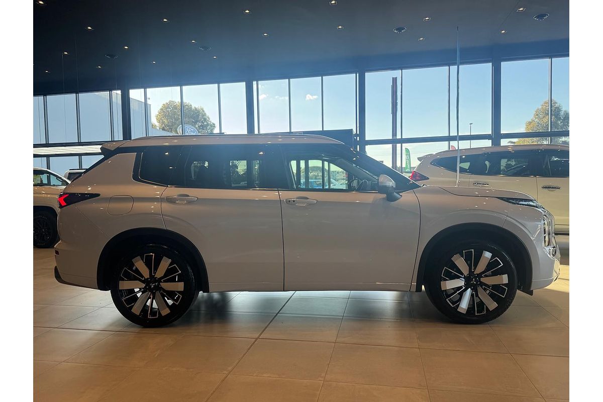 2025 Mitsubishi Outlander Exceed ZM