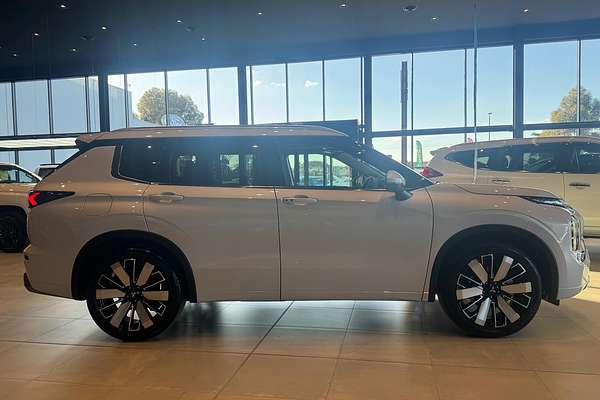 2025 Mitsubishi Outlander Exceed ZM