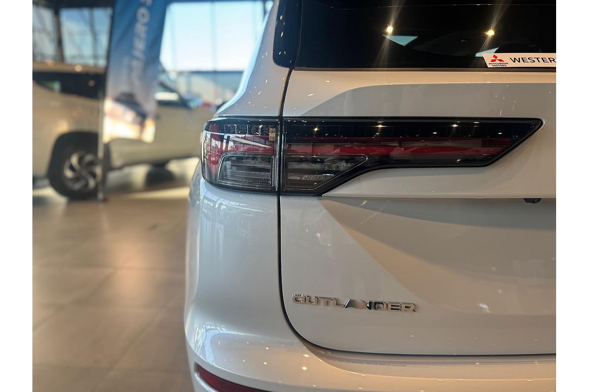 2025 Mitsubishi Outlander Exceed ZM