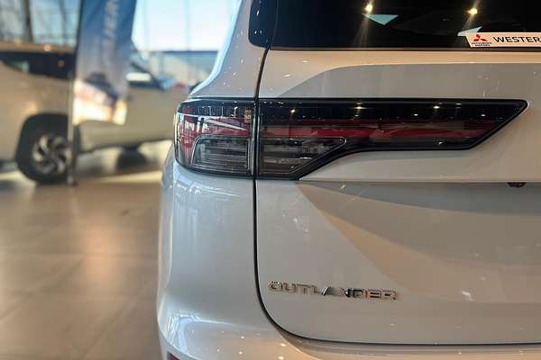 2025 Mitsubishi Outlander Exceed ZM