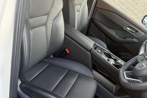 2024 Nissan X-TRAIL ST-L T33
