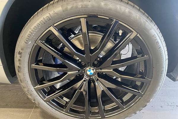 2025 BMW G05