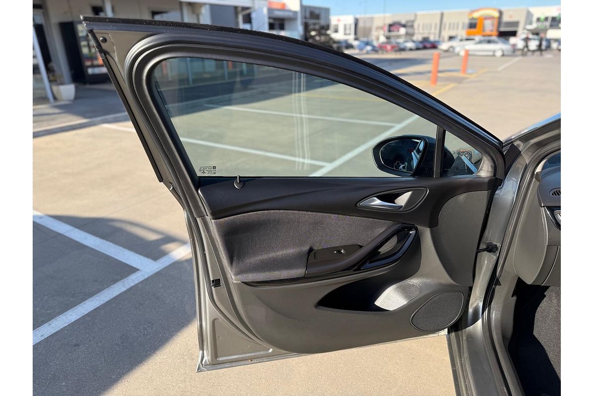 2018 Holden Astra R BK