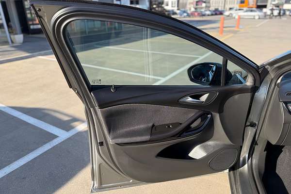 2018 Holden Astra R BK