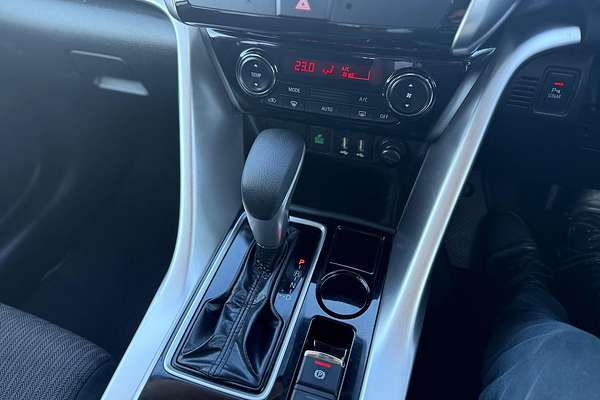 2023 Mitsubishi Eclipse Cross LS YB