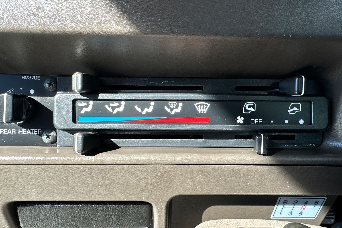 2016 Mitsubishi ROSA BUS DELUXE BE600