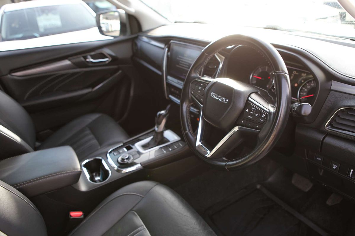2021 Isuzu MU-X LS-T