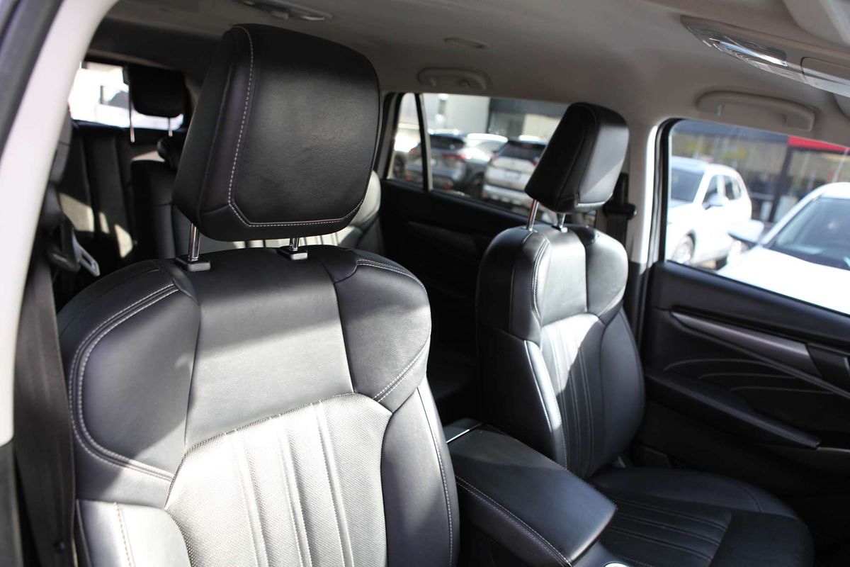 2021 Isuzu MU-X LS-T
