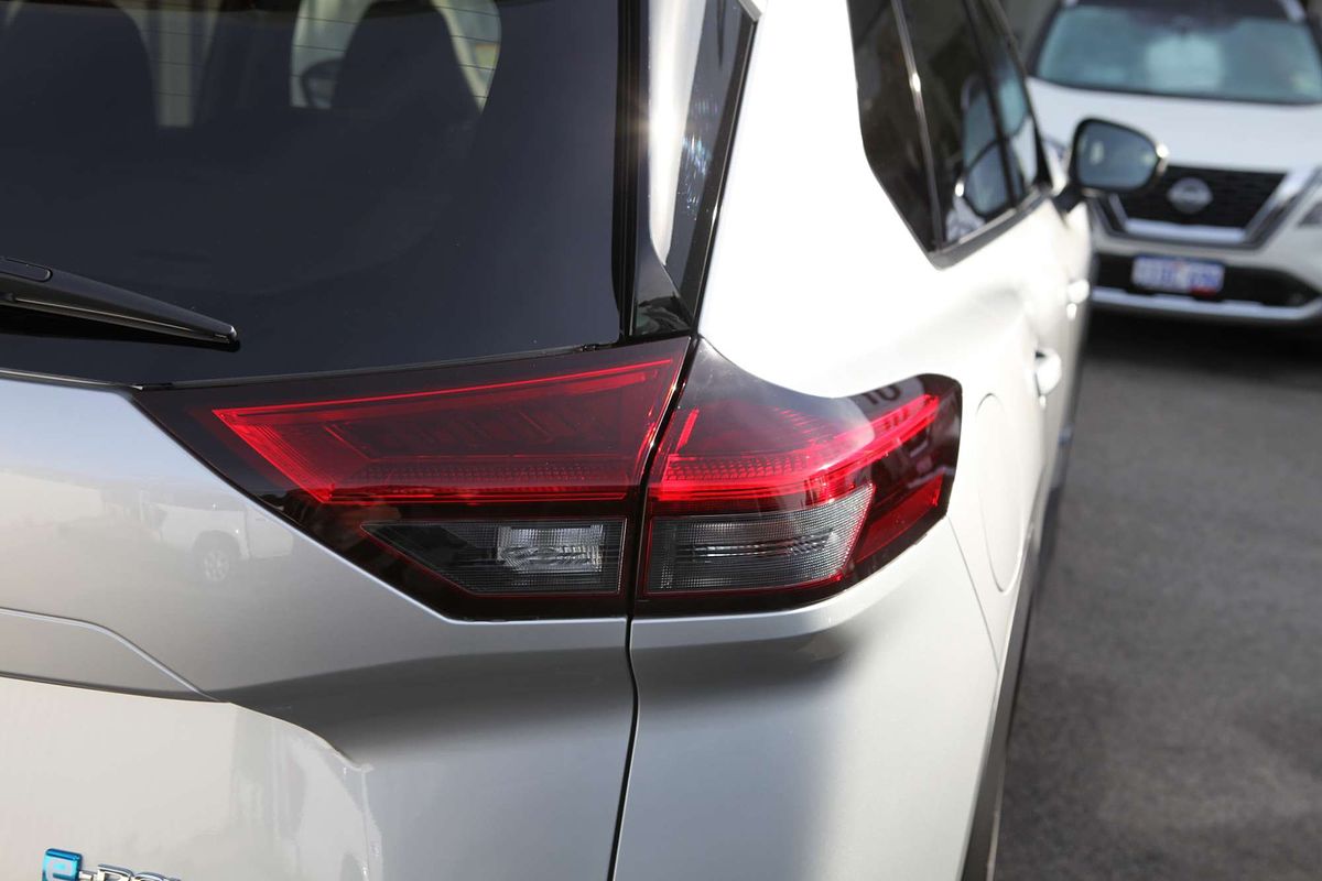 2025 Nissan X-TRAIL ST-L e-POWER T33