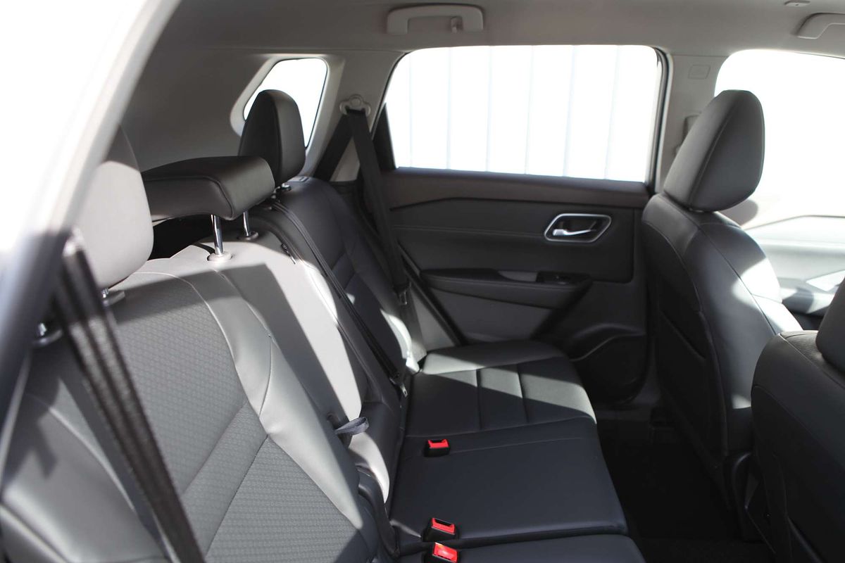 2025 Nissan X-TRAIL ST-L e-POWER T33