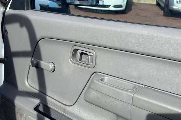 2008 Nissan Navara DX D22 2WD