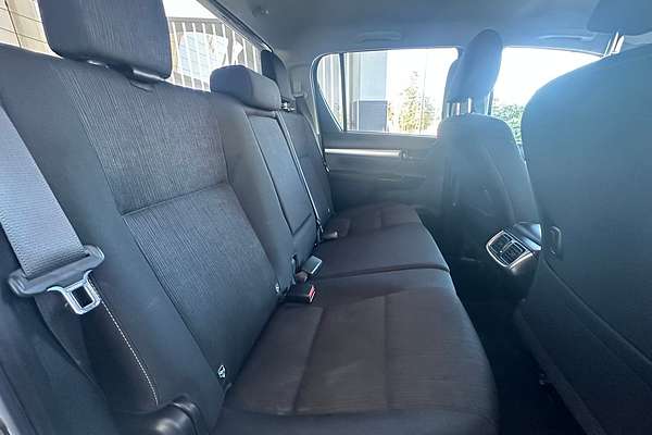 2019 Toyota Hilux SR5 GUN126R