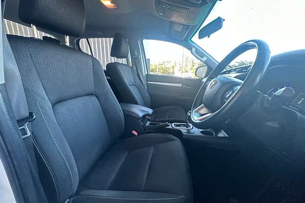 2019 Toyota Hilux SR5 GUN126R