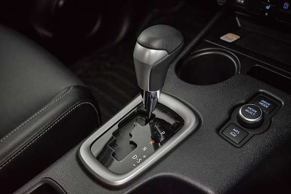2024 Toyota Hilux SR5 48V GUN126R 4X4