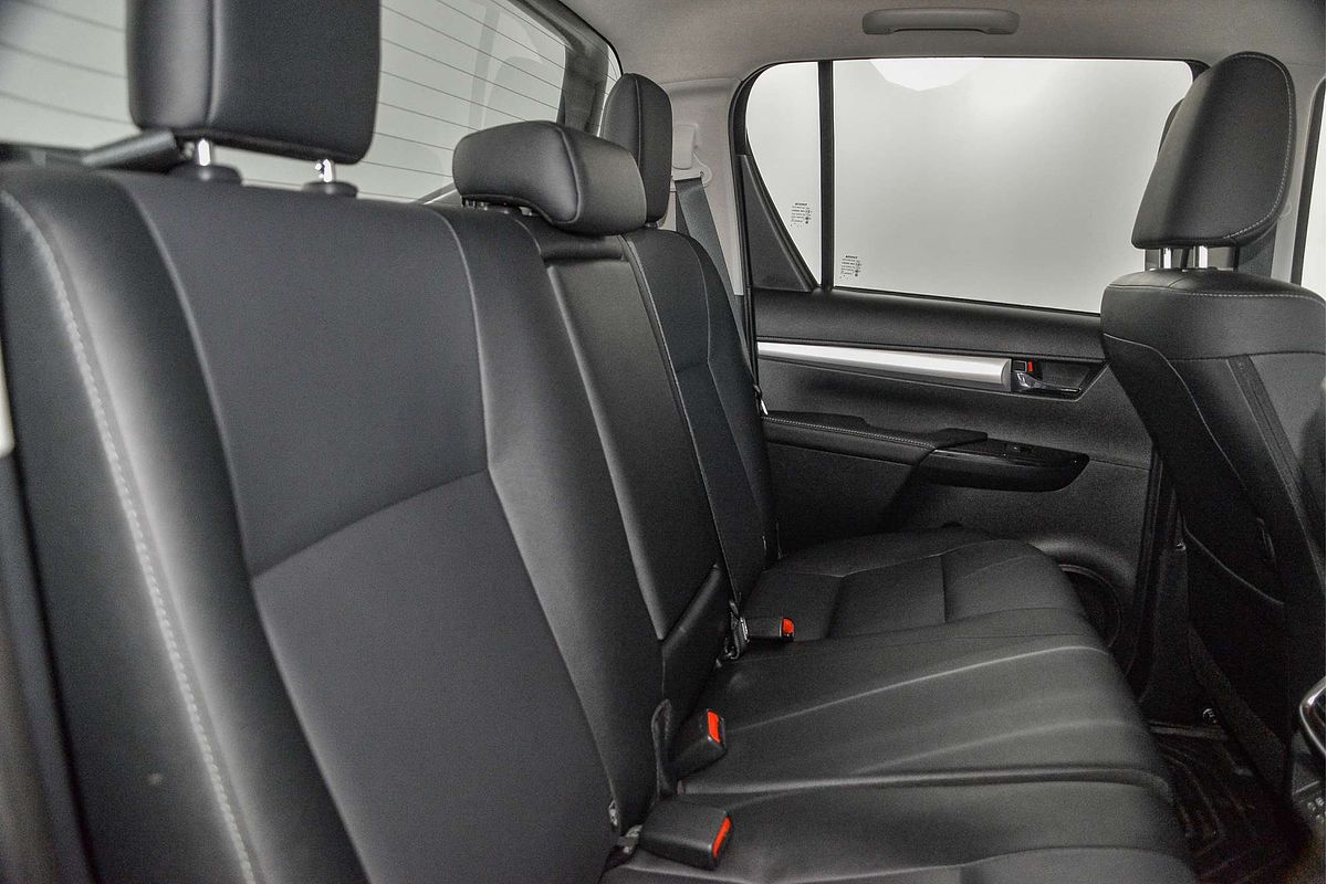2024 Toyota Hilux SR5 48V GUN126R 4X4