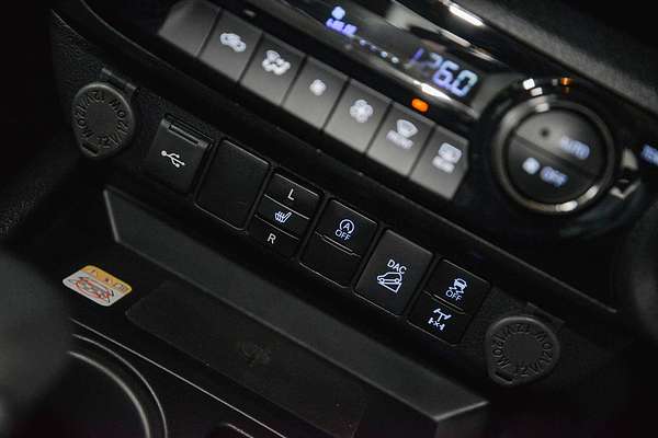 2024 Toyota Hilux SR5 48V GUN126R 4X4